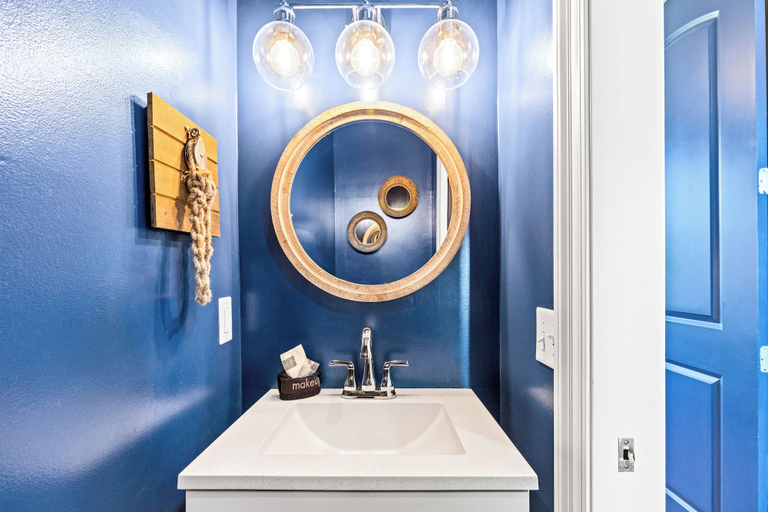 Bathroom 3, Sailors Cove: 5-bedroom, 4.5 Baths, Sleeps 12! Steps Away From the Beach!, Bay
