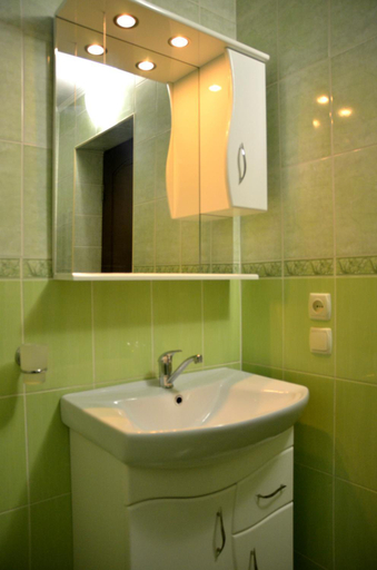 Bathroom 3, Karpatski Zori Hotel, Nadvirnians'kyi
