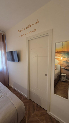 Bedroom 2, Allegria napoletana, Napoli