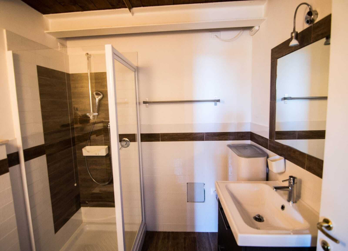 Bathroom 2, Locanda Olivi, Ancona