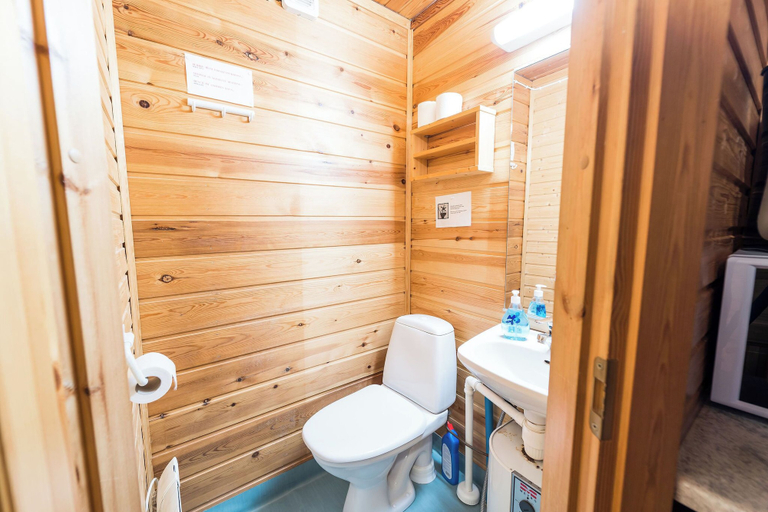 Bathroom 4, Mökit & Camping Peurasuvanto, Lapland