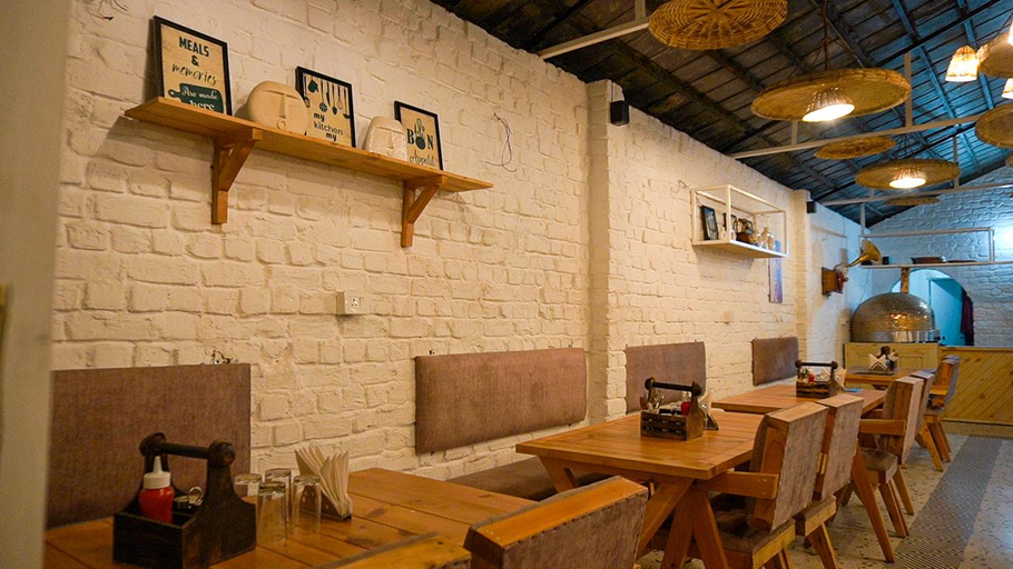 Food & Drinks 2, The Break Time Barot, Mandi