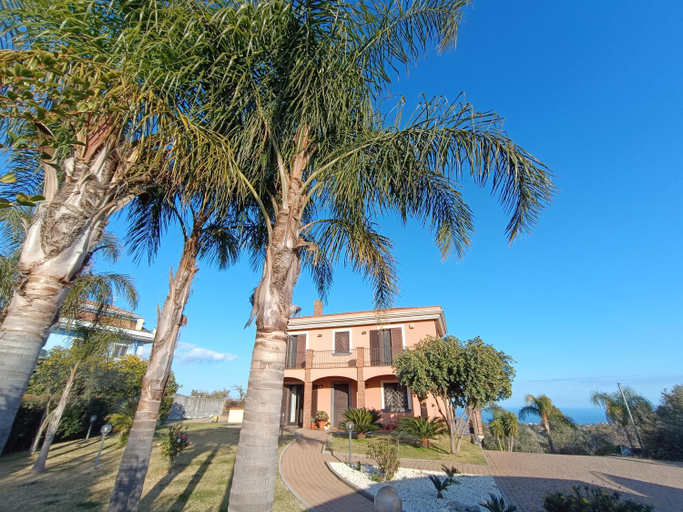 Exterior & Views 2, Villa Feluchia, Catania