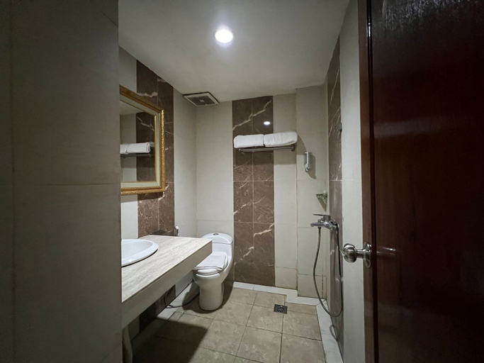 Bathroom 5, Grand Tahara Hotel, Jayapura