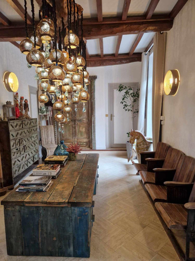 Public Area, Villa Fresquet, Manche