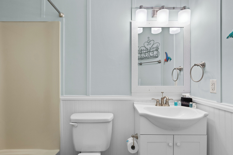 Bathroom 4, Searenity Awaits: 2-bd, 2-ba Coastal Escape! Perfect for 5! Pet Friendly!, Bay