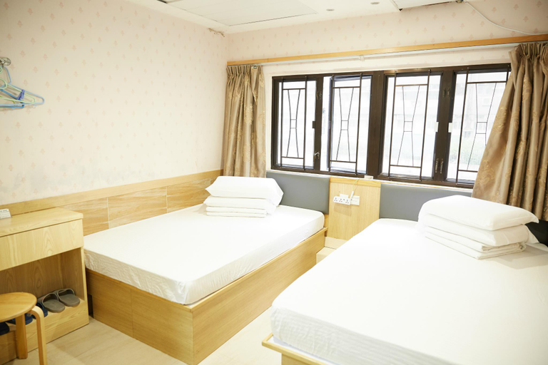 Bedroom 5, Hoo Sang Hostel (Mong Kok Metro Station E1 Exit), Kowloon