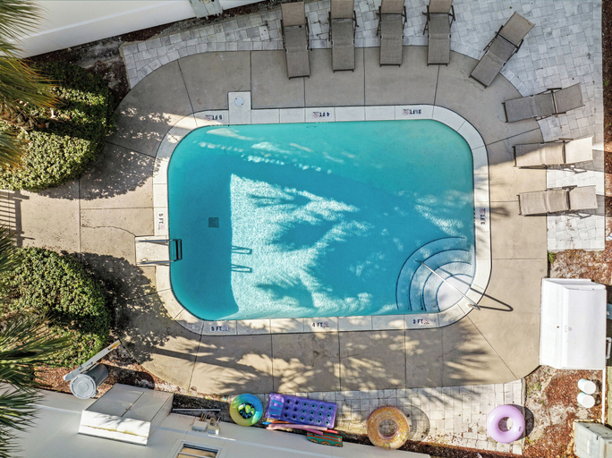 Sport & Beauty 4, Sailors Cove: 5-bedroom, 4.5 Baths, Sleeps 12! Steps Away From the Beach!, Bay