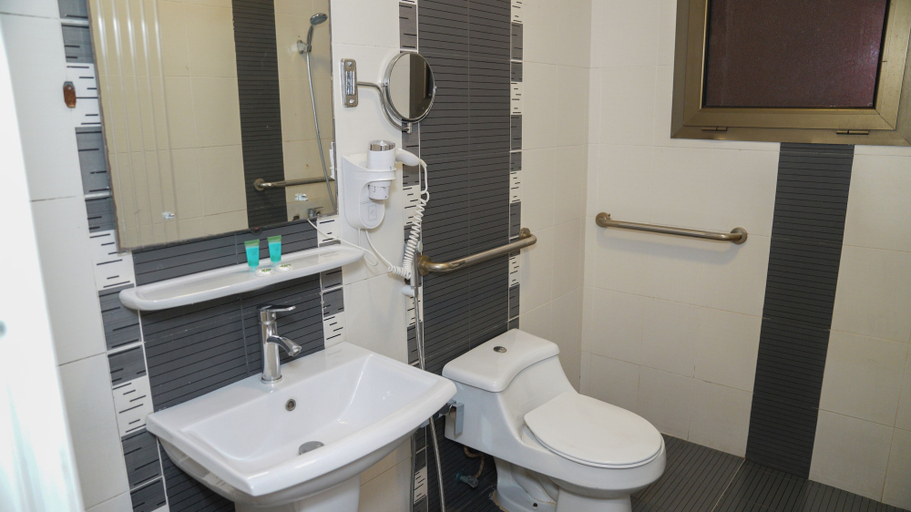 Bathroom 5, Reef Al Sharqiya Hotel Apartments, Dammam