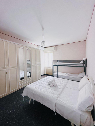 Bedroom 5, UN BEL POSTO AL MARE, Savona