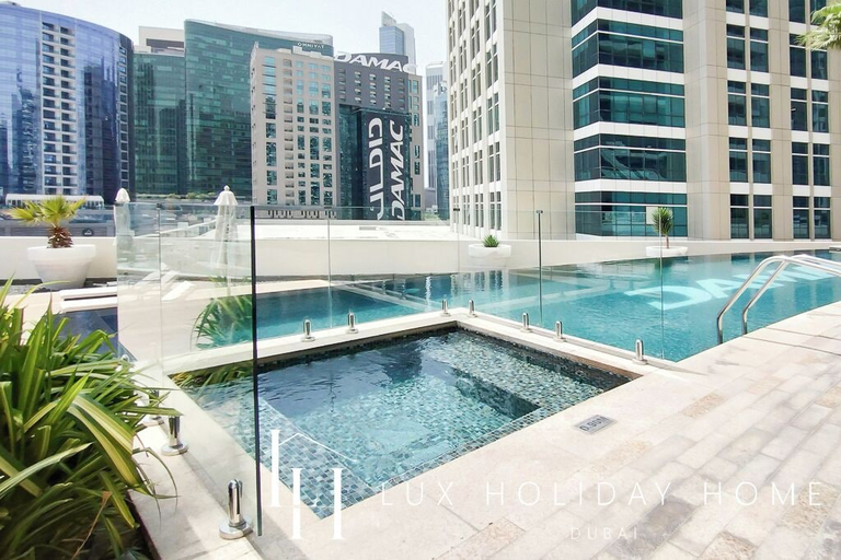 Sport & Beauty 4, LUX The Bays Edge Canal View Suite, Dubai