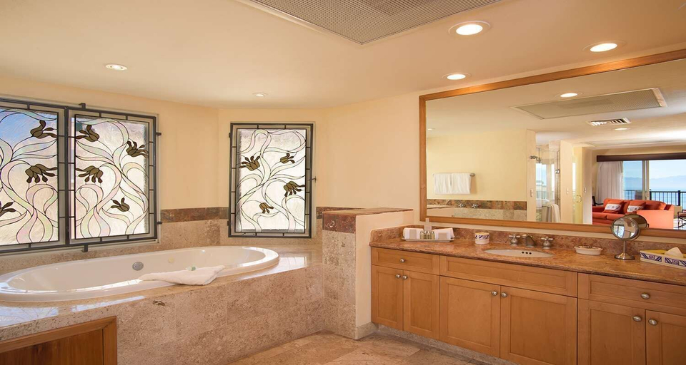 Bathroom, Luxury Suite at Villa del Palmar, Compostela