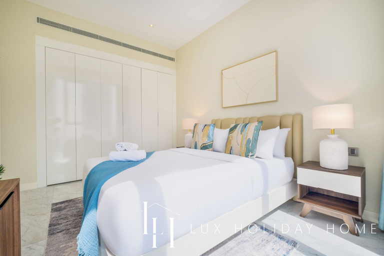 Bedroom 3, LUX Pad Executive Suite Canal View 5, Dubai