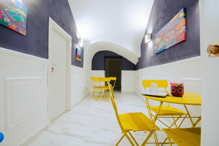 Others 2, B&B Oasi - Metro Montesanto, Centro Storico, Napoli