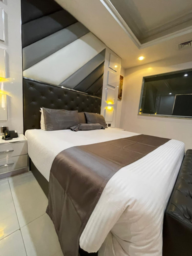 Bedroom 2, Sapphire Hotel and Apartments, Obafemi-Owode
