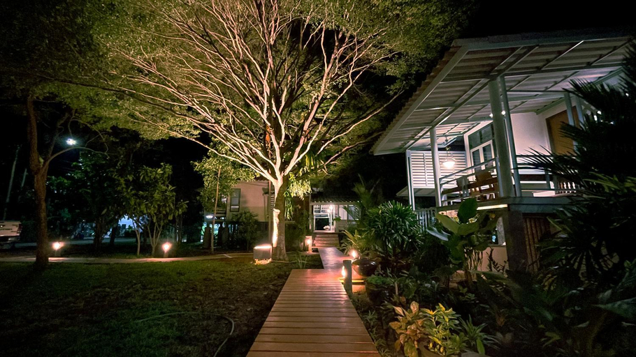 Exterior 10