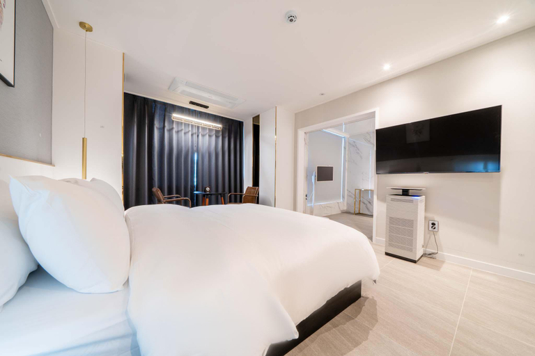 Bedroom 12