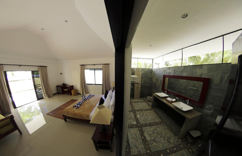 Bedroom 2, Cabilao Sanctuary Beach & Dive Resort, Loon