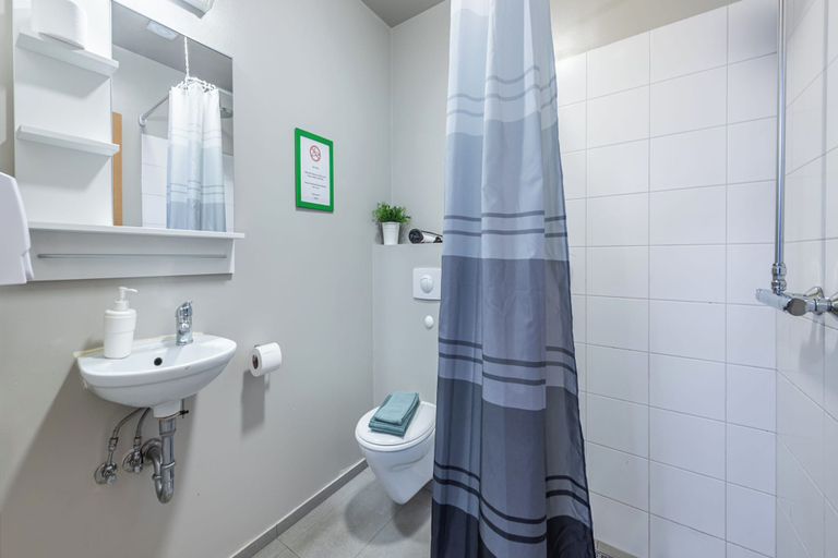 Bathroom 3, Stöð Guesthouse & Aparments