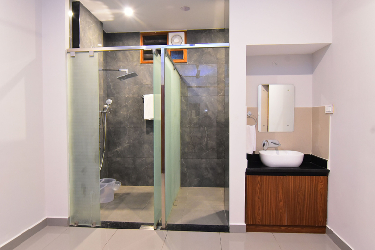 Bathroom 3, SPR Paradise Resort, Viluppuram