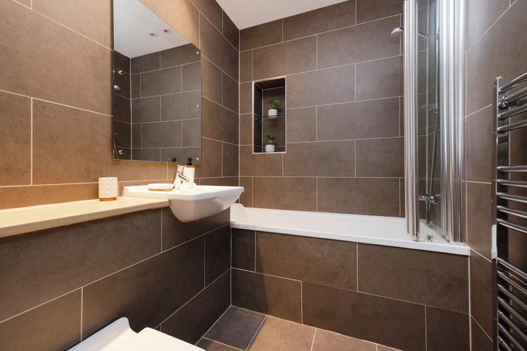 Bathroom 2, Stylish 2-bed flat in New Town, Edinburgh