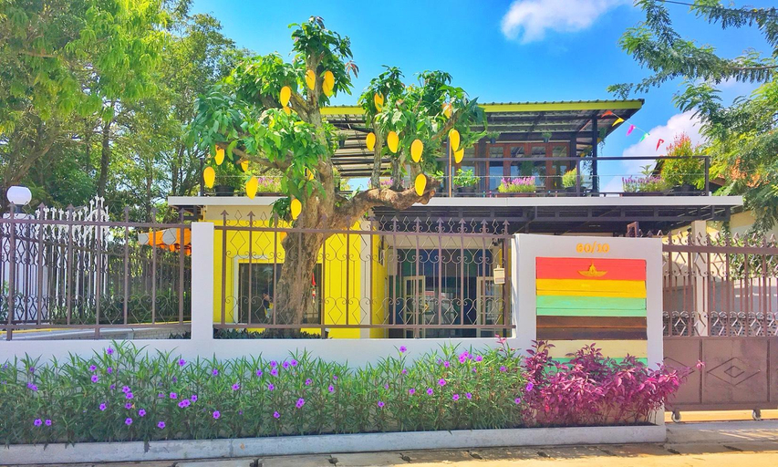 Exterior & Views