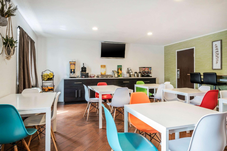 Food & Drinks, Motel 6 Lancaster, PA, Lancaster