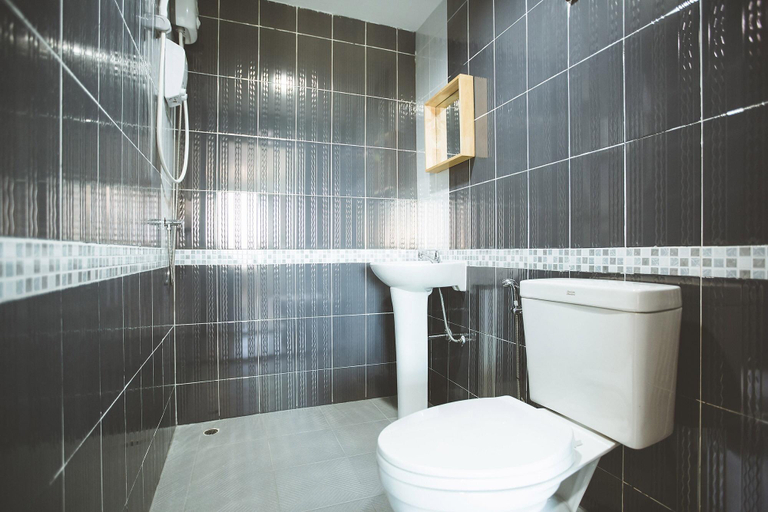 Bathroom 4, Posh 39, Muang Nakhon Pathom
