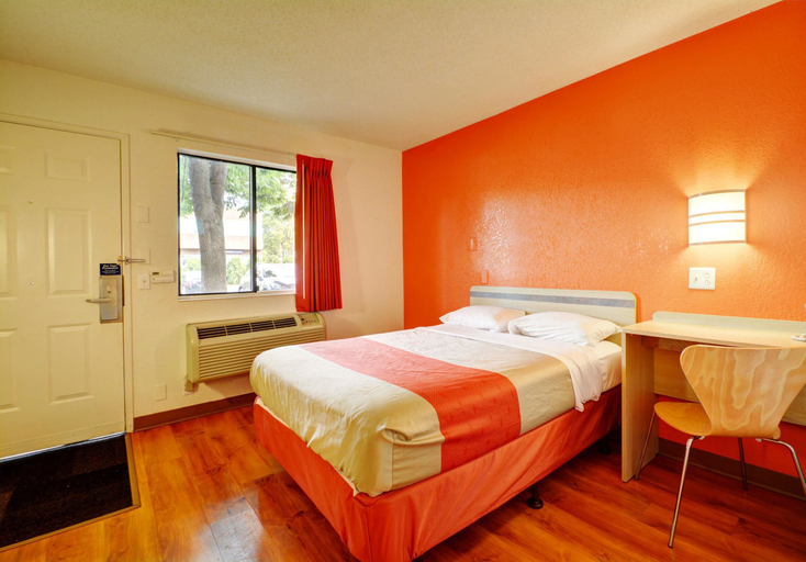 Bedroom 4, Motel 6 Wethersfield, CT - Hartford, Hartford
