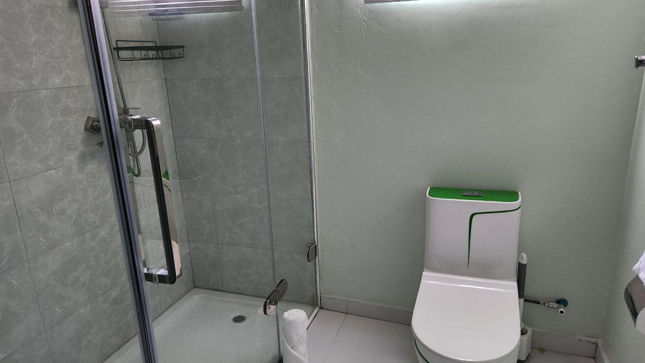 Bathroom 3, Chez Gabrielle, Kafue