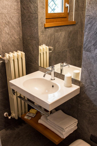 Bathroom 3, Albergo Ristorante Cuccini, Verbano-Cusio-Ossola