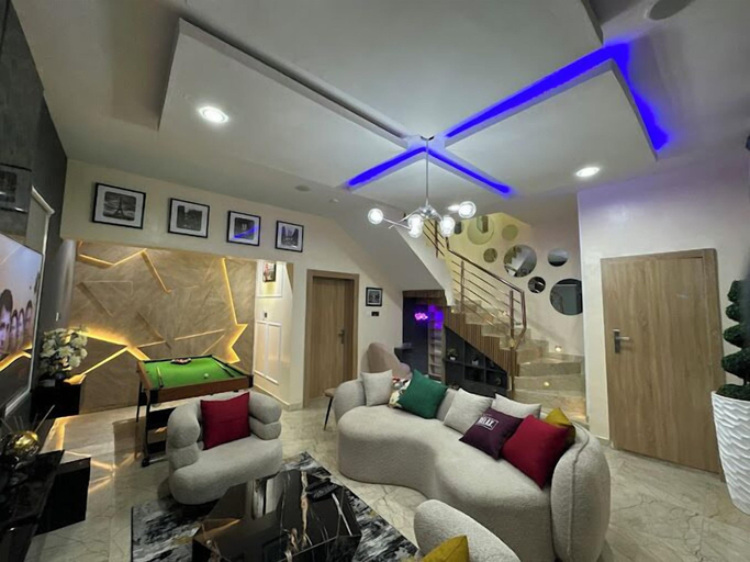 Others 5, Shamrock Apartments, Enugu North