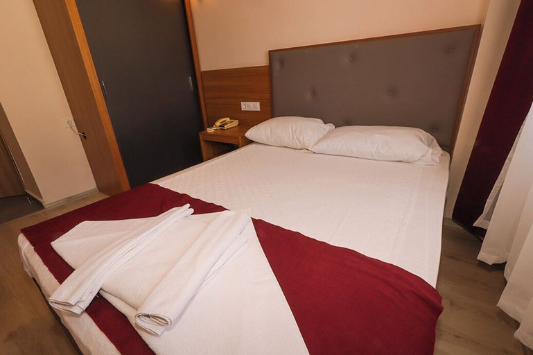 Bedroom 4, Throne Beach Resort & Spa, Manavgat