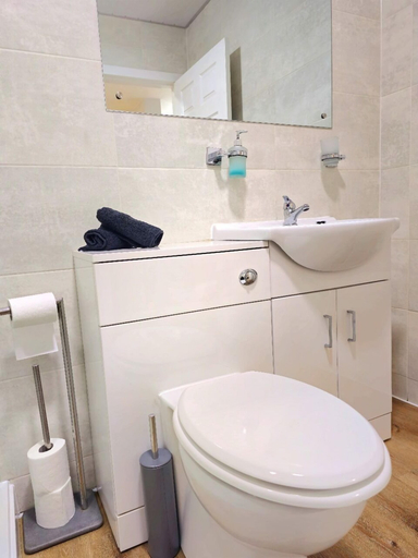 Bathroom 4, Warm & Cosy Home in Glasgow, Glasgow