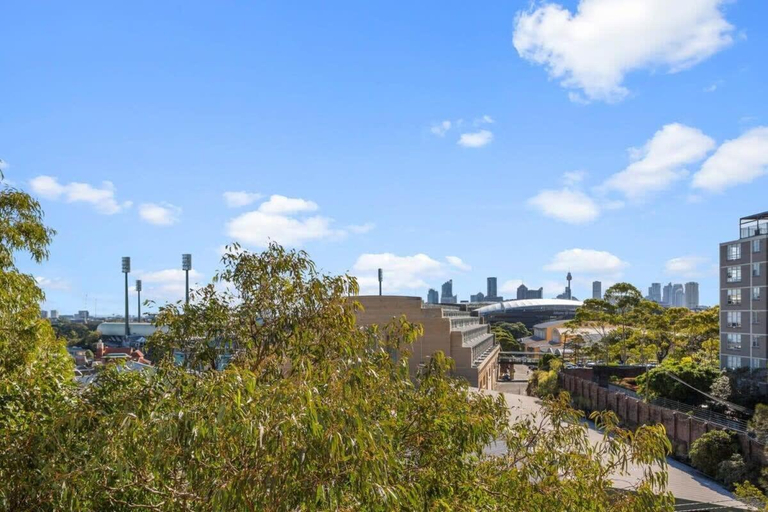 Prime Location 2-Bed Apartment with Parking, Sydney