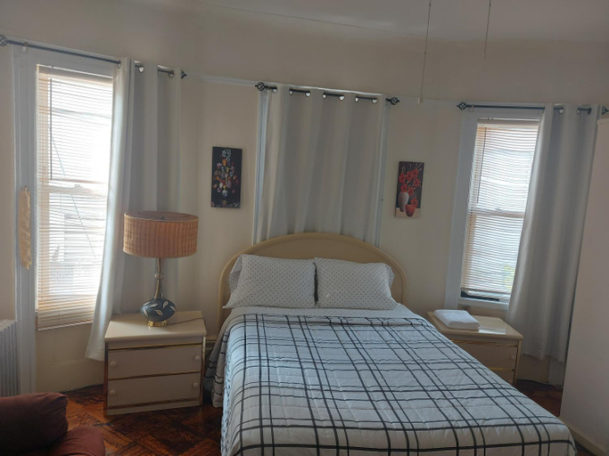 Bedroom 2, Crsytal Chateau Room Rental, New York
