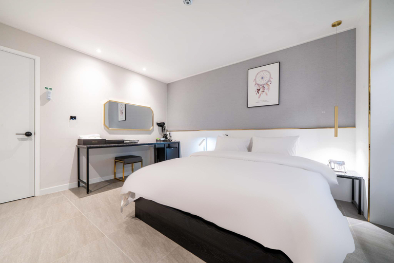 Bedroom 17