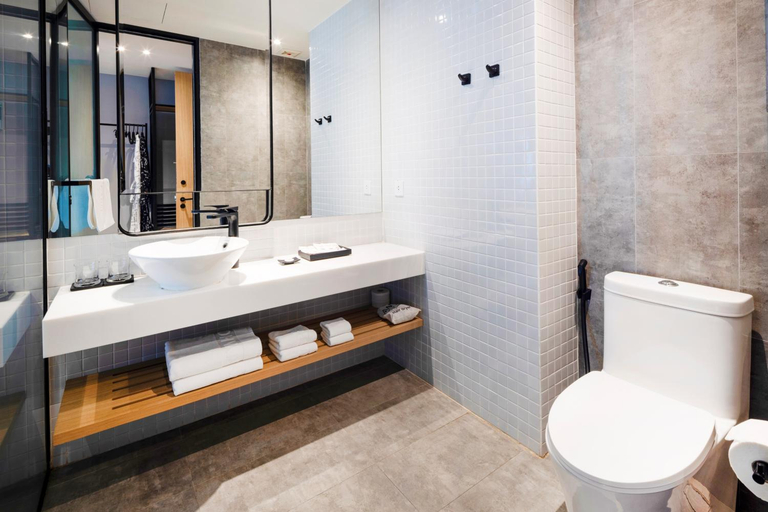 Bathroom 11