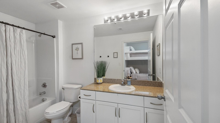 Bathroom 4, Laketown Wharf 1116, Bay