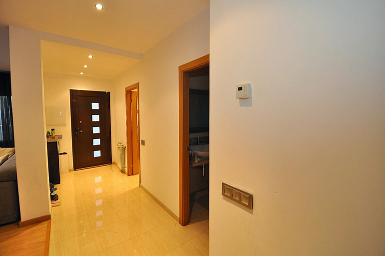 Others 4, Villa Roselles, Girona