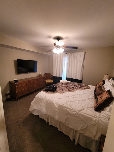 Bedroom 3, The Bear Den, Montgomery