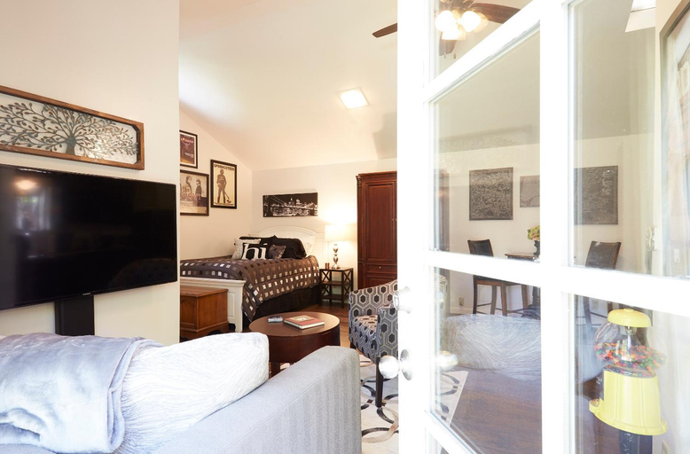 Bedroom, Willow Glen Private Studio - 1 Queen Bed and 1 Queen Inflatable, Santa Clara