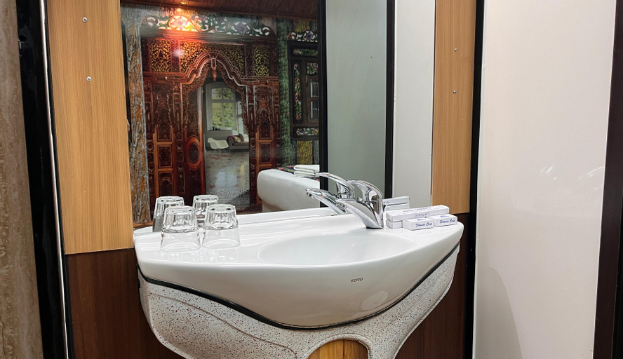 Bathroom 6