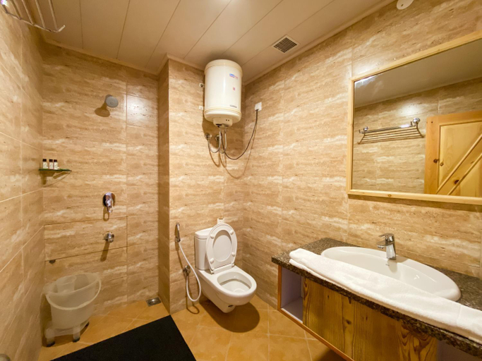 Bathroom 2, Hotel Batseri, Kinnaur