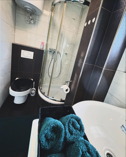 Bathroom 2, R&S Apartment, Graz