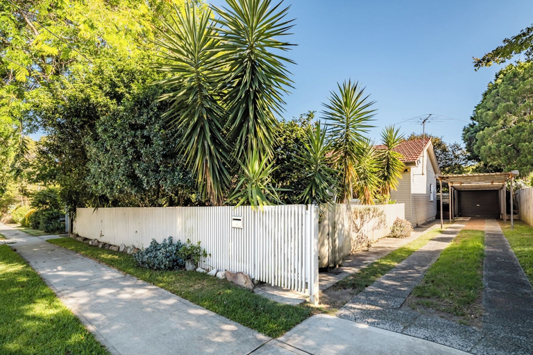 Exterior & Views 2, StayAU 4BRM Charming Home in Mt Colah, Sydney