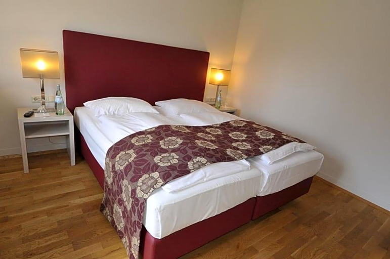 Bedroom 4, Ambassador Parkhotel, München