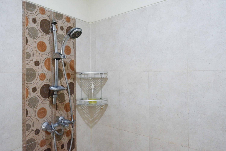 Bathroom 10