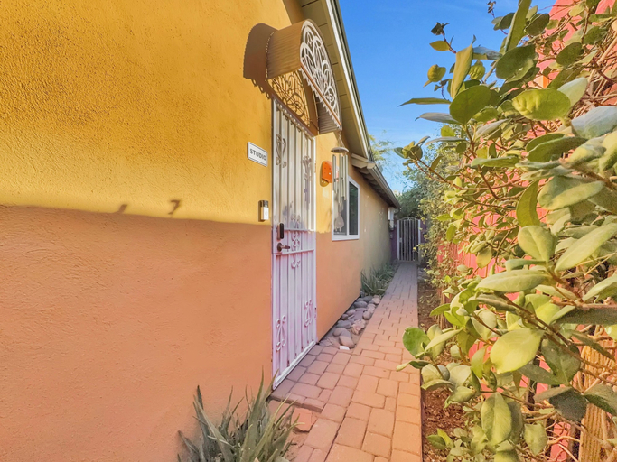 Exterior & Views 2, Washington Studio, Maricopa