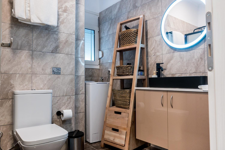 Bathroom 3, Meda Apartments, Epirus